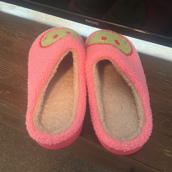 Slippers - Picture 3 of 4